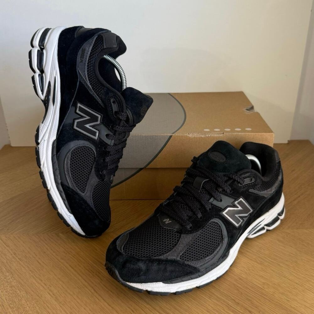 New Balance 2002 R Black/White Men Sneakers- SZ Men 7-Women 8.5
